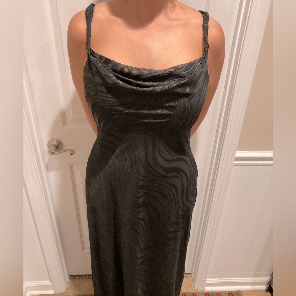 Long formal/semi formal black dress. Perfect for an occasion.